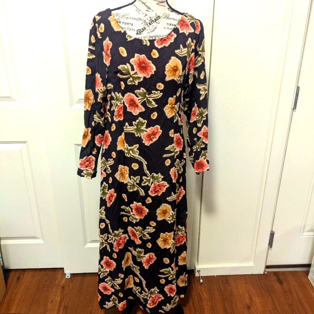 Lovely vintage floral dress